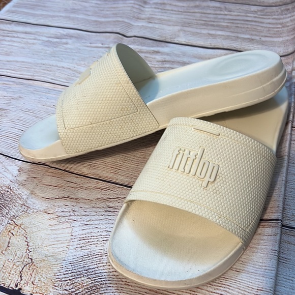 Great condition fit flop slides size 7 - Picture 2 of 5